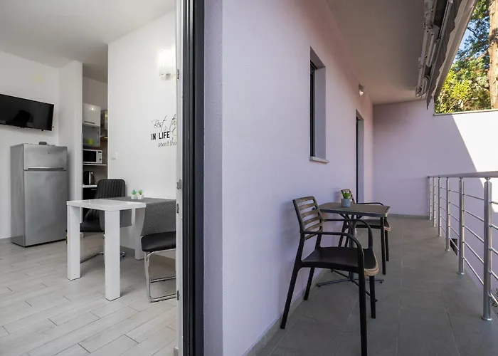 Apartament Astrid 1 By Briskva *