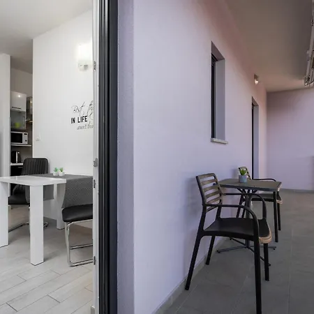 Apartment Astrid 1 *